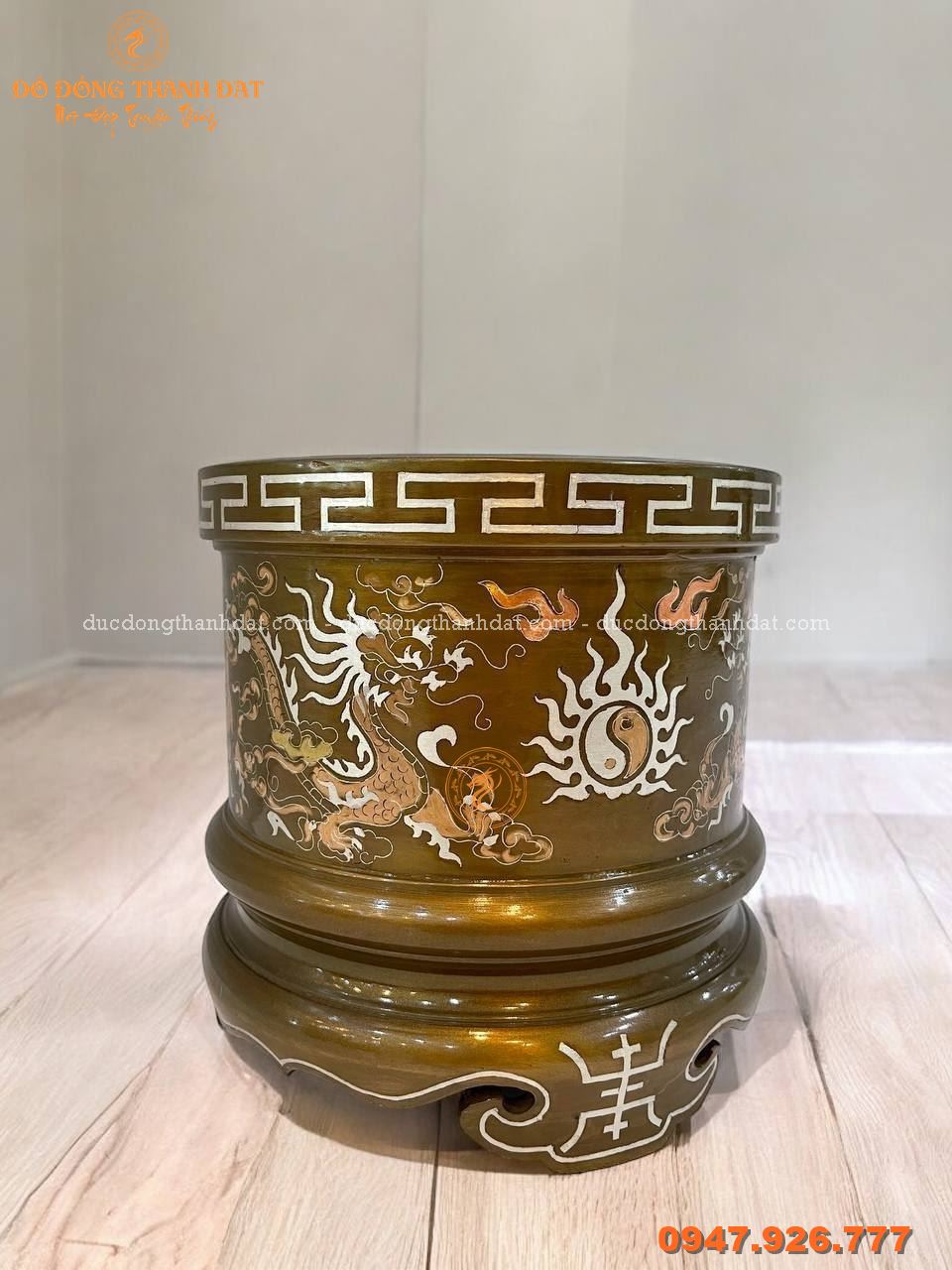 Bát hương khảm tam khí (1)