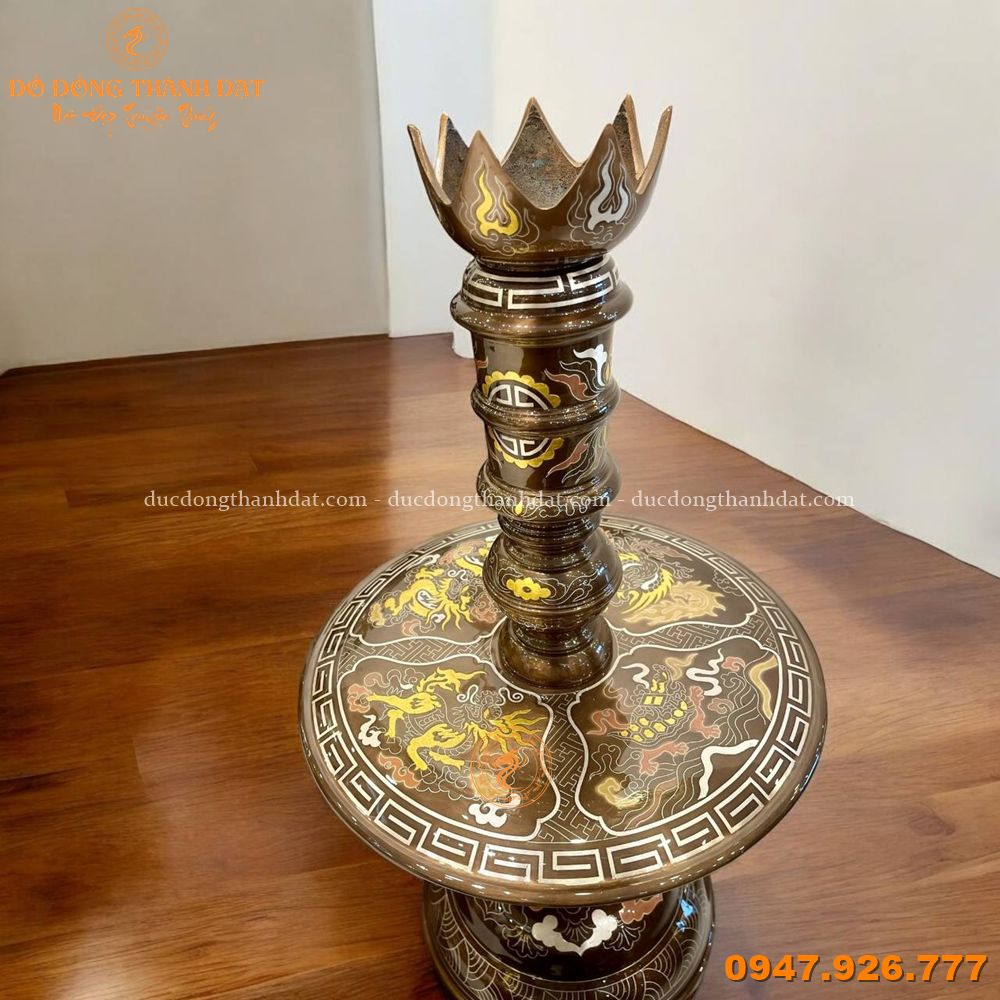 Nến khảm ngũ sắc