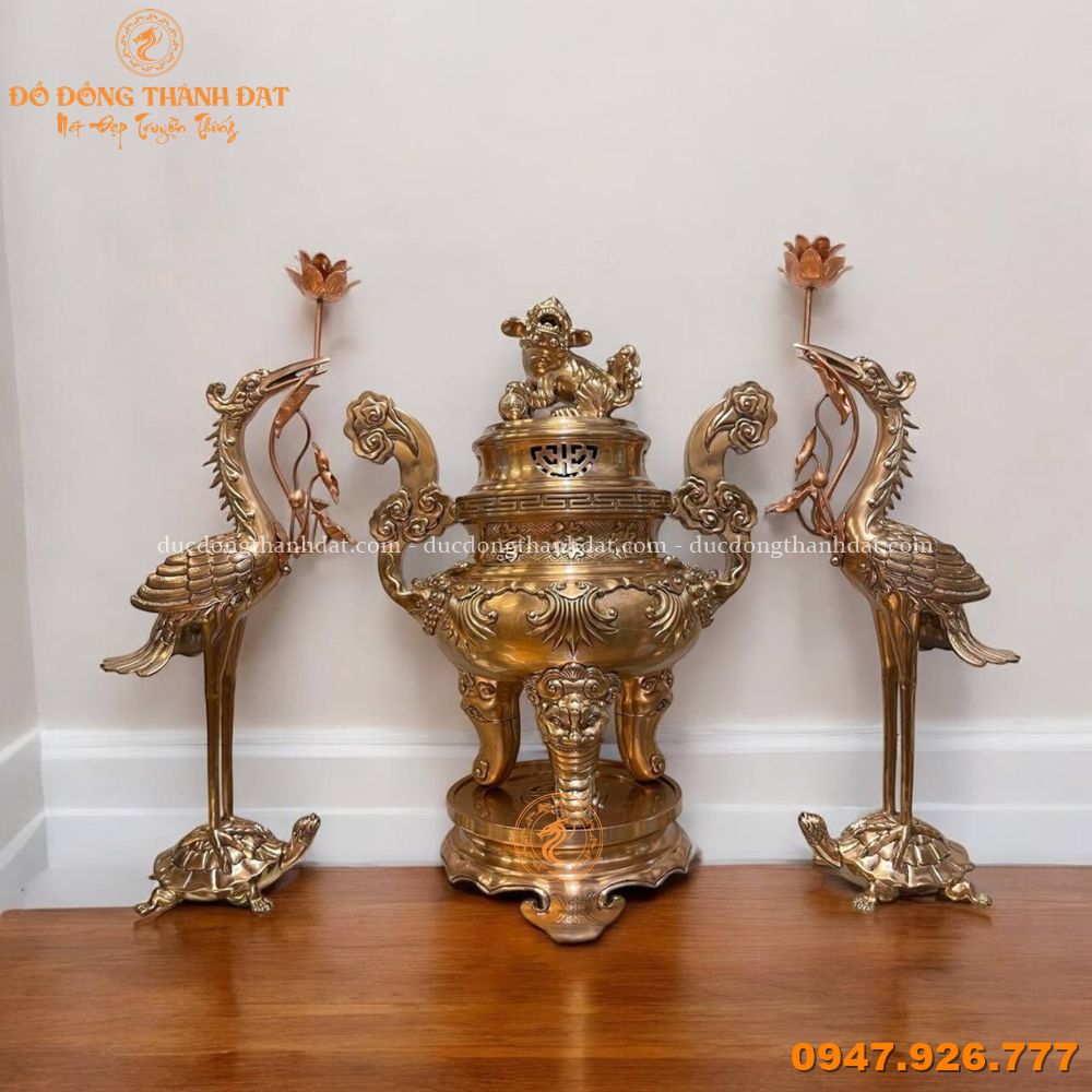 Tam sự đỉnh hạc đồng đỏ kỹ