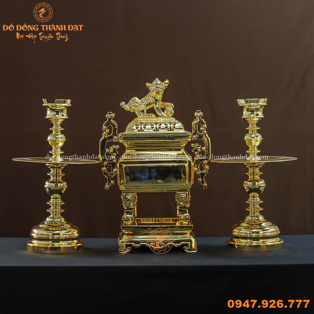 Tam sự đỉnh nến vuông mạ vàng