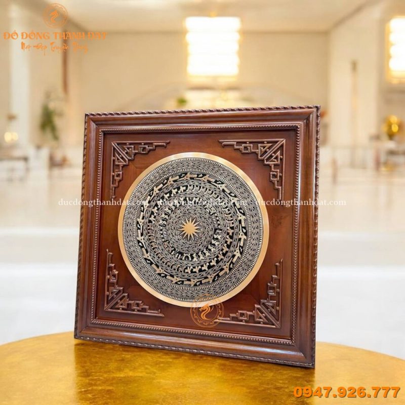 Tranh Trống Đồng Đỏ Mặt 40cm Khung Gỗ Gụ 68cm