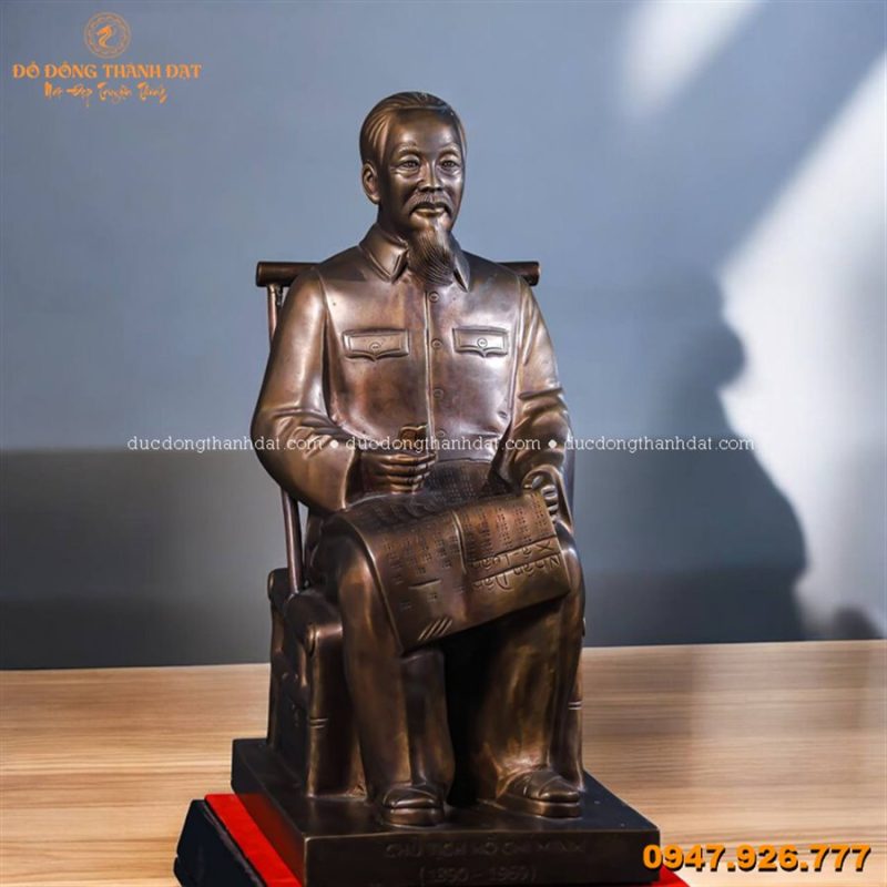 Tượng Bác Hồ ngồi ghế mây cao 42cm giản dị