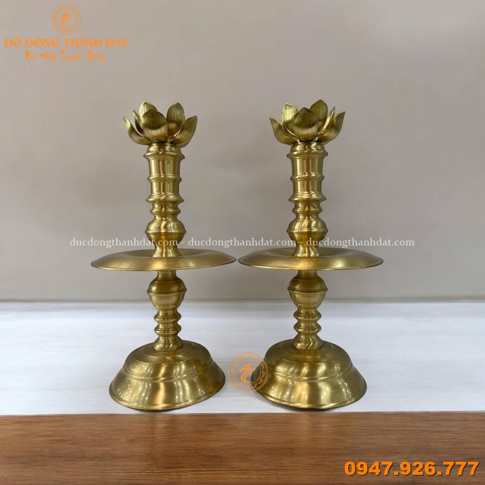 Chân nến đồng vàng mộc