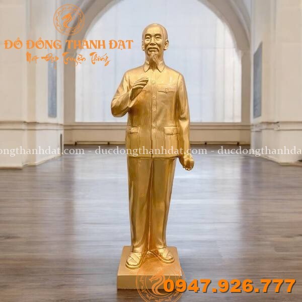 Tượng Bác Hồ đồng đỏ dáng đứng cao 1m2