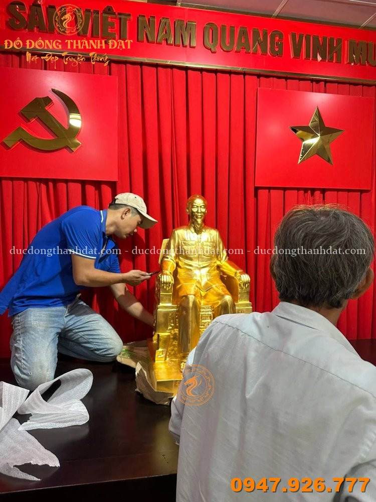 Tượng Bác Hồ Ngồi Ghế Mây Bằng Đồng Dát Vàng 24K Cao 90Cm 4 Feedback Tuong Bac Ho Bang Dong (21)