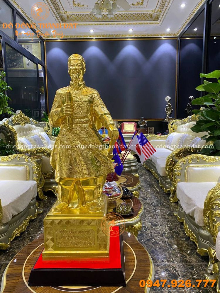 Các Mẫu Tượng Trần Hưng Đạo Mạ Vàng Đẹp Hiện Nay 9 Tượng Trần Hưng Đạo dát vàng 9999 đặt phòng khách sang trọng