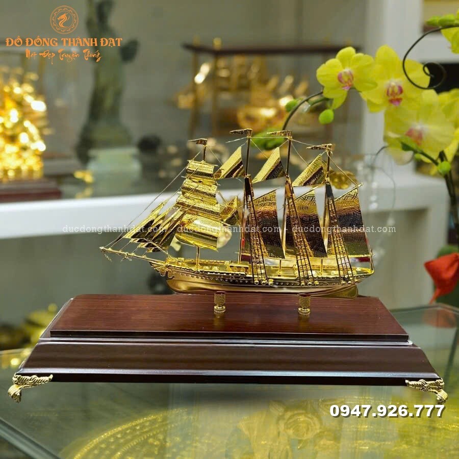 Mô hình thuyền mạ vàng 24k đế gỗ KT:31x22cm