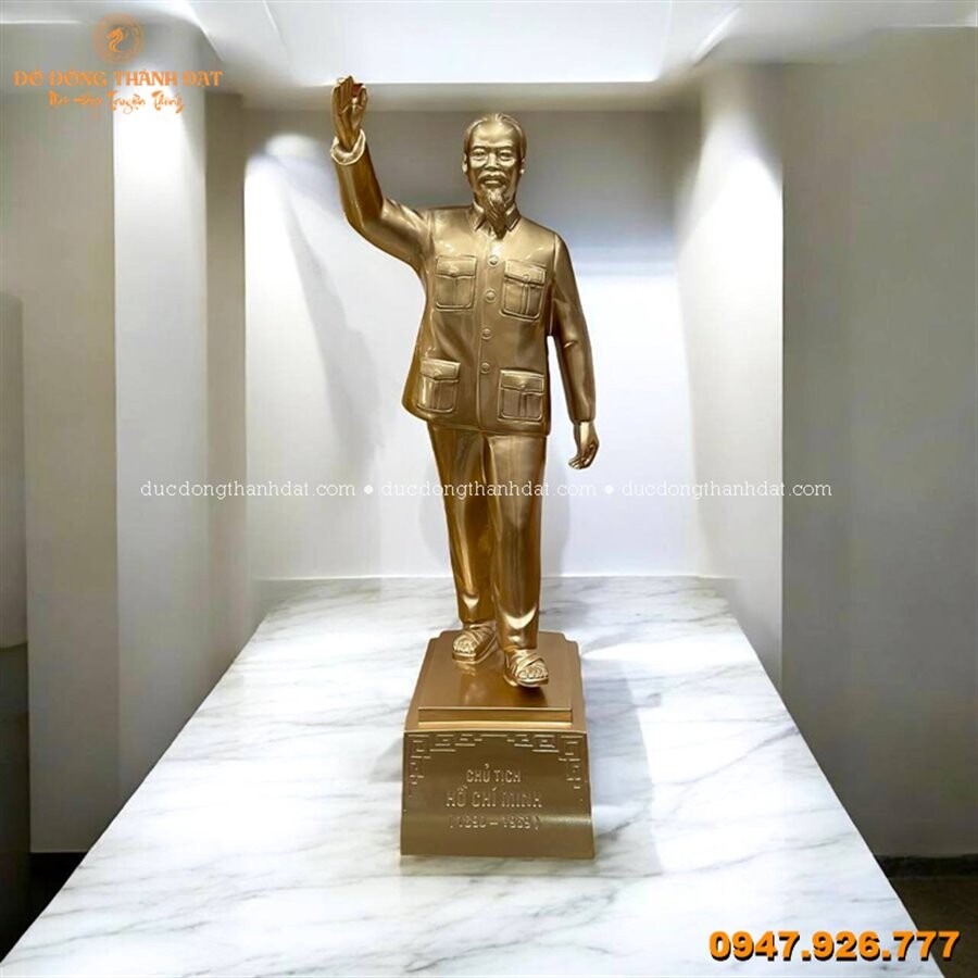 Tượng Bác Hồ đứng vẫy tay đồng đỏ 70cm