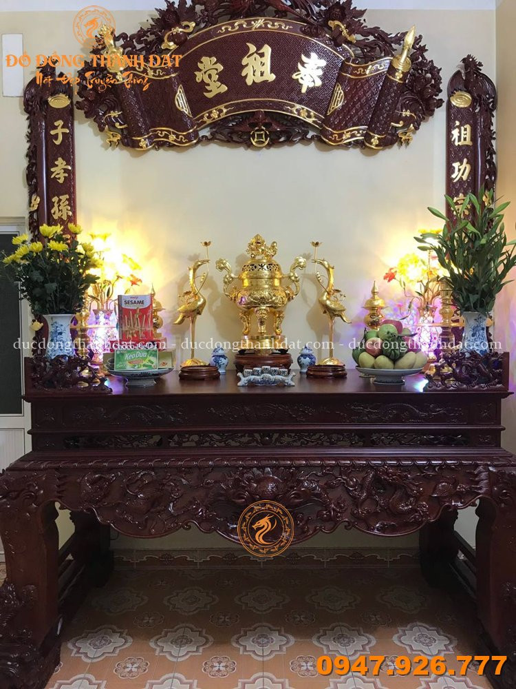 Vì sao nên có một bộ đỉnh đồng trên bàn thờ gia tiên?