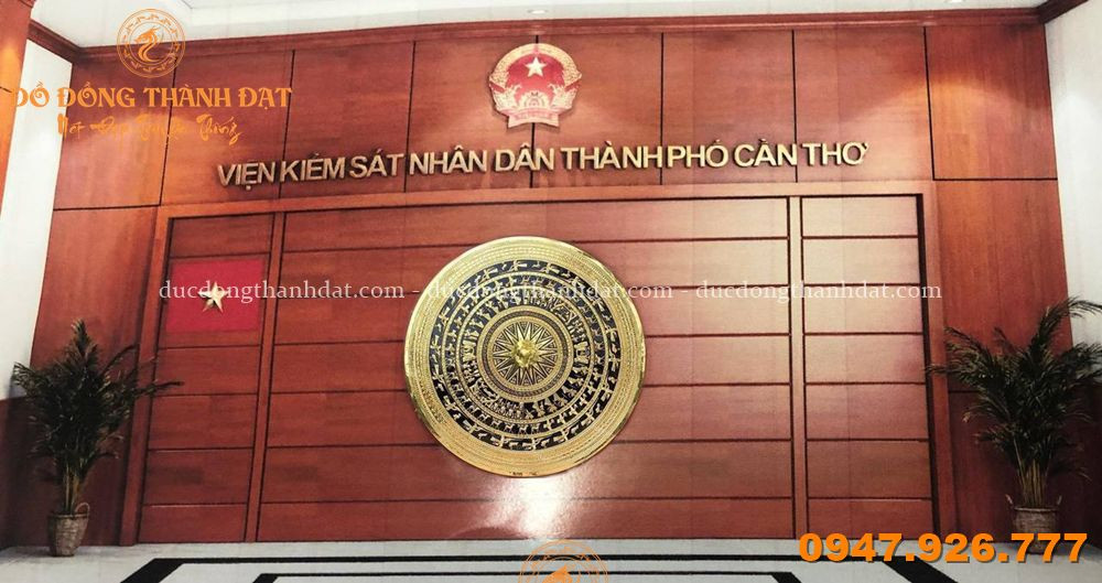 Tranh trống đồng treo phòng làm việc – Biểu tượng quyền uy, trí tuệ và nền tảng vững chắc cho người lãnh đạo 5 Feedback Mat Trong Dong (15)