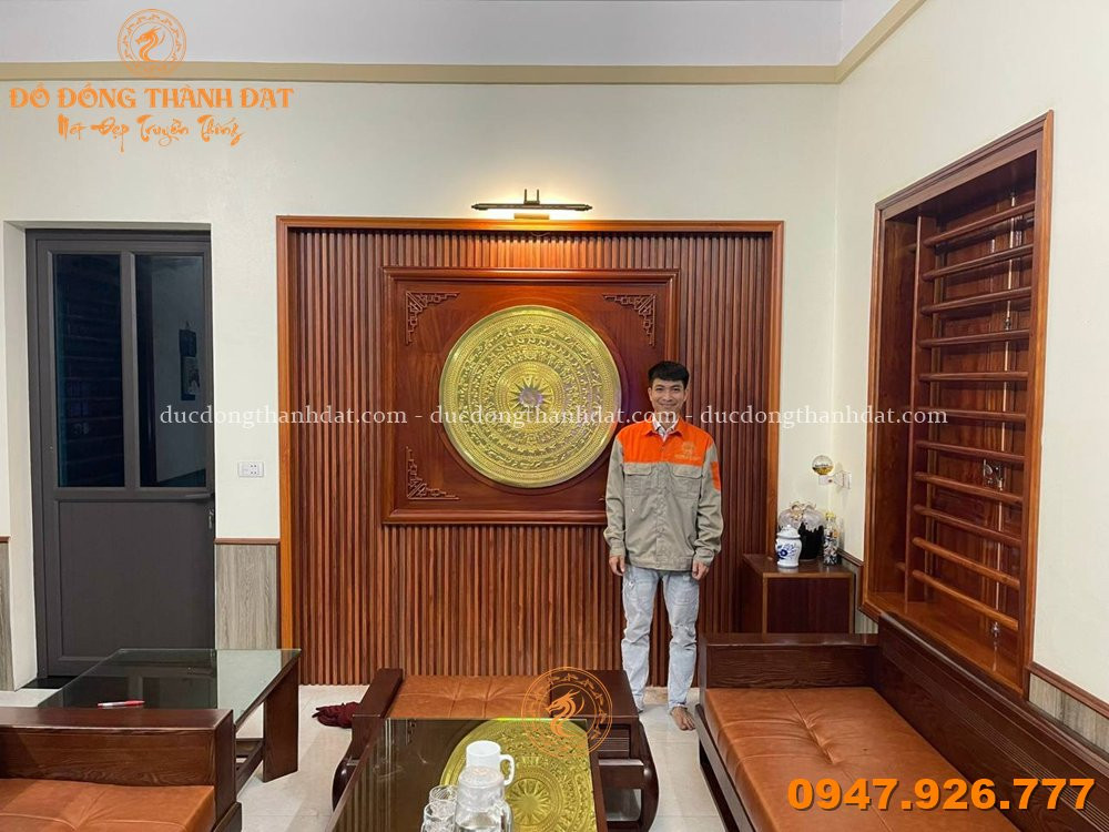 Mặt trống đồng 70cm dát vàng 9999 khung gỗ gụ 98 4 Feedback Mat Trong Dong (8)
