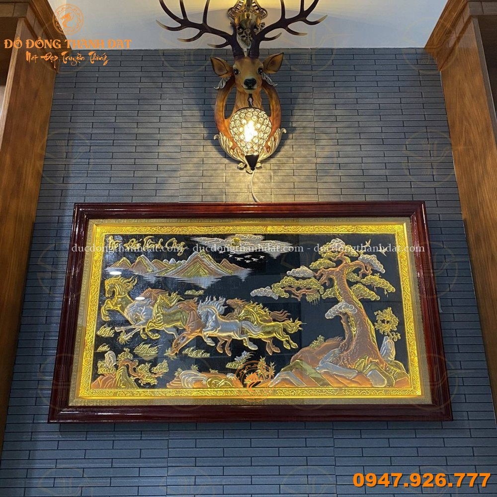 Tranh Mã Đáo Thành Công treo phòng khách – Biểu tượng thành công và thịnh vượng