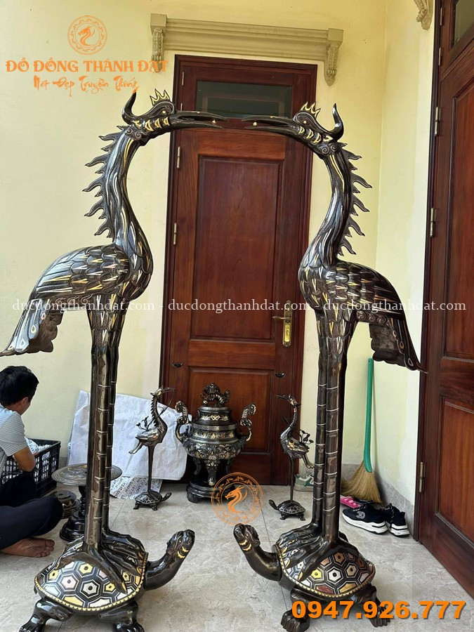 Cách Bày Trí Hạc Thờ Bằng Đồng Cỡ Lớn Chuẩn Phong Thủy Gia Tộc 8 Hac Tho Kham Tam Khi Cao 1m97 (3)