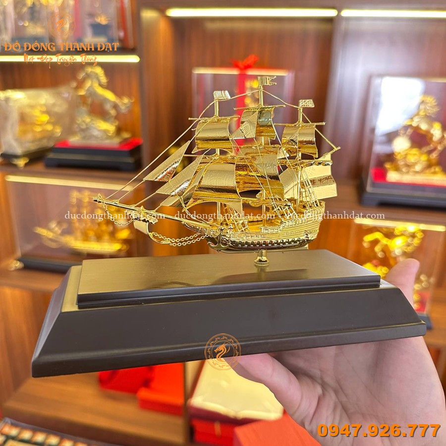 Tổng Hợp Các Mẫu Thuyền Buồm Mạ Vàng Để Bàn Làm Việc Đẹp 2026 5 Mo Hinh Thuyen Buom Ma Vang 24k Co Nho (5)