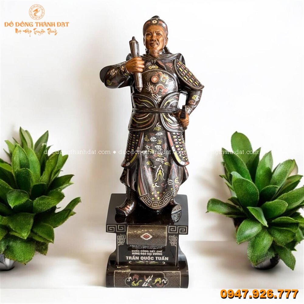Tượng Trần Hưng Đạo khảm tam khí kỹ cao 1m2
