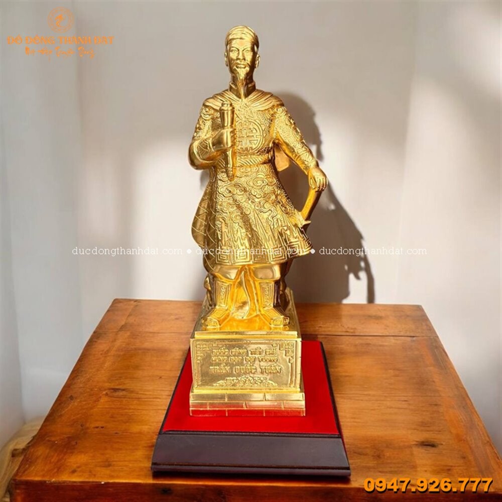 Tượng Trần Hưng Đạo dát vàng 9999 cao 38cm