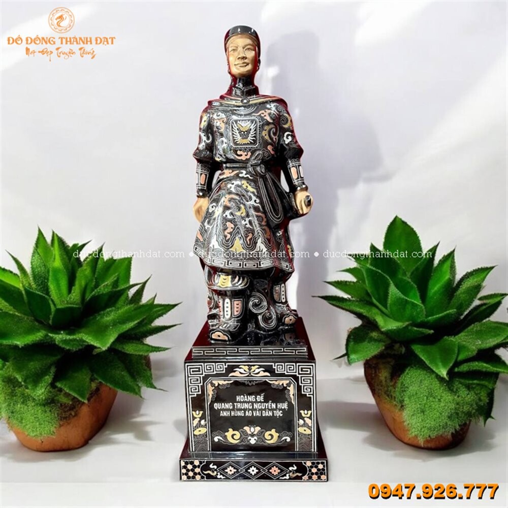 Tượng Vua Quang Trung bằng đồng khảm tam khí kỹ 70cm