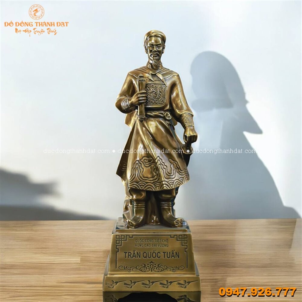 Tượng Trần Quốc Tuấn bằng đồng cao 40cm màu hun giả cổ