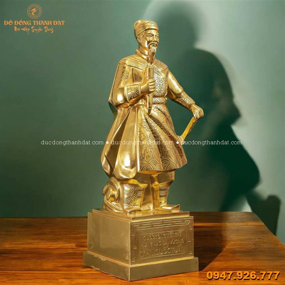Tượng Trần Hưng Đạo bằng đồng dát vàng 9999 cao 60cm