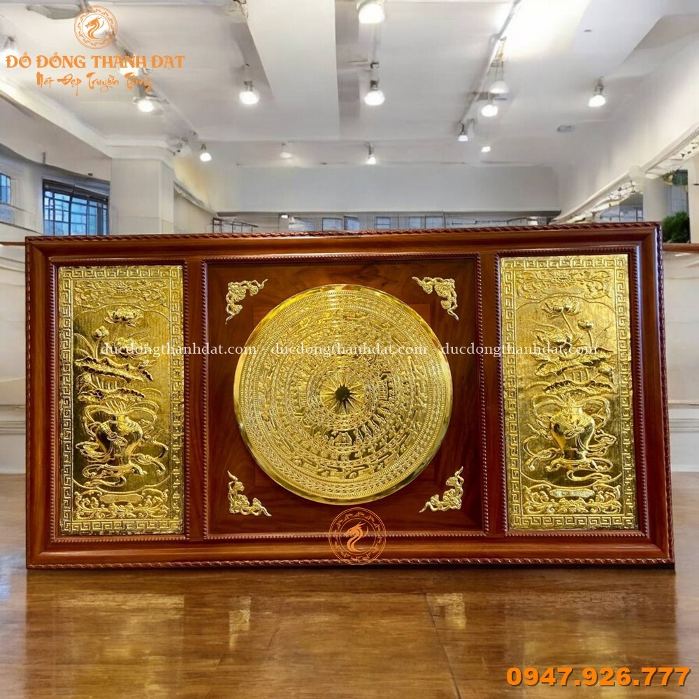 Tranh Mặt Trống Đồng Hoa Sen Mạ Vàng – Kích Thước 2m30 x 1m20