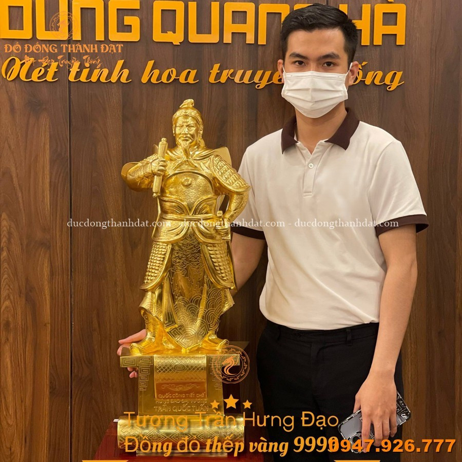 Tượng Trần Hưng Đạo mặc áo giáp dát vàng 24K cao 81cm 1 Tuong Tran Hung Dao Ao Giap Dat Vang 24k (5)