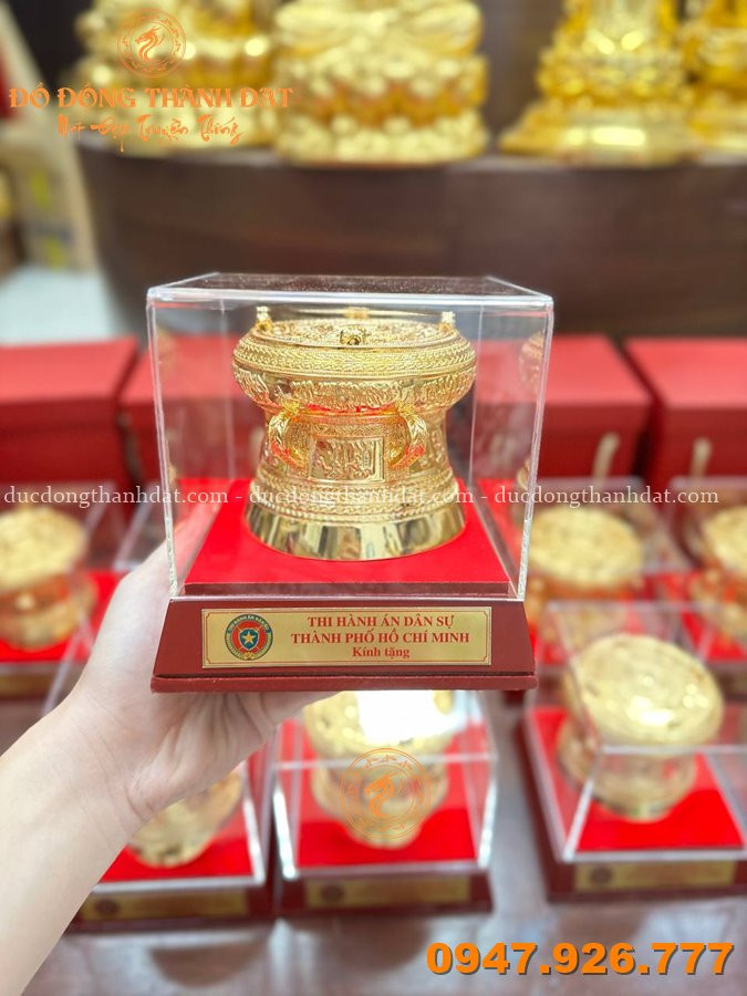 Quả Trống Đồng Phong Thủy Có Ý Nghĩa Gì Trong Văn Hóa Việt? 7 trống đồng đông sơn mạ vàng 10cm