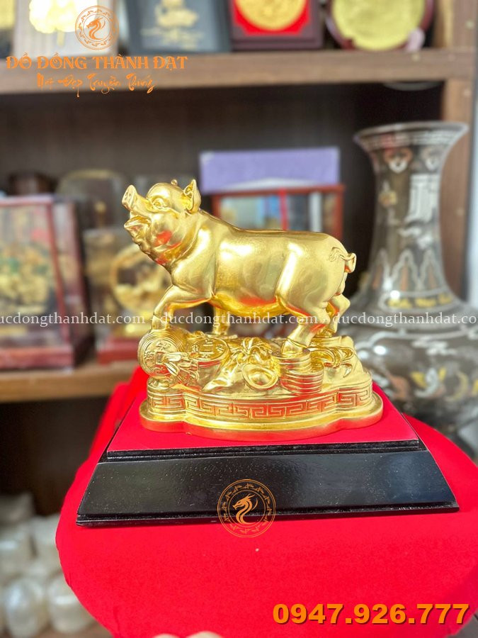 Tượng heo bằng đồng dát vàng 9999 cao 17cm 1 Tuong Lon Bang Dong Dat Vang 9999 (2)