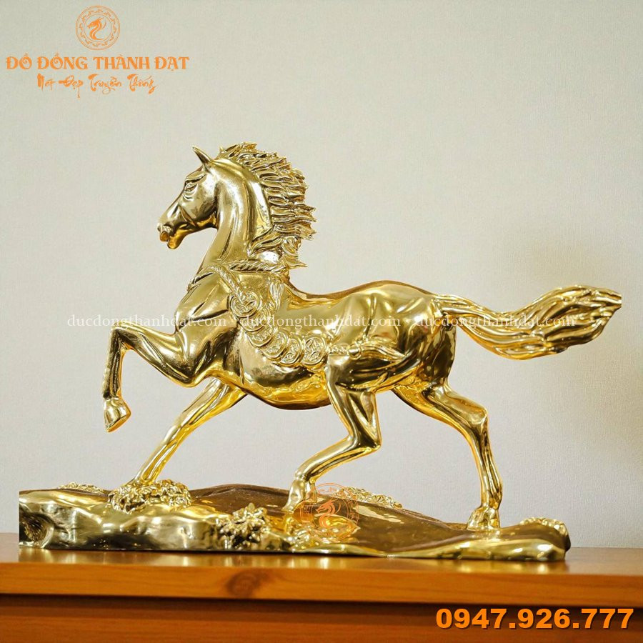 Ý nghĩa phong thủy tượng ngựa bằng đồng – Linh vật may mắn năm 2026 3 Tuong Ngua Bang Dong Phong Thuy (30)