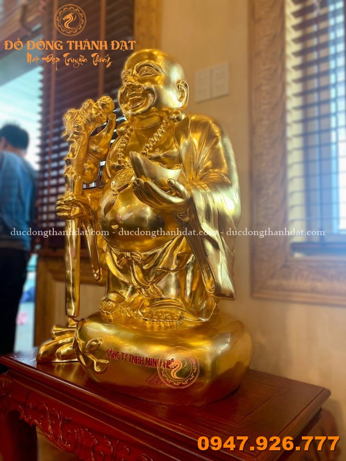 CÁCH PHÂN BIỆT DÁT VÀNG 9999, DÁT VÀNG ĐÀI LOAN, MẠ VÀNG 24K VÀ MẠ VÀNG NANO 5 Tuong Di Lac Dat Vang Cao 1m (4)