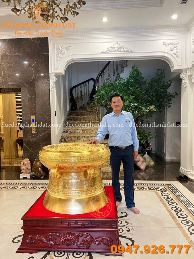 TOP 10 QUÀ TẶNG SẾP NHÂN DỊP CUỐI NĂM – SANG TRỌNG, Ý NGHĨA VÀ ĐẲNG CẤP 2026 4 Ban Giao Qua Trong Dat Vang 70cm (4)