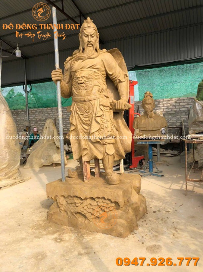 QUY TRÌNH ĐÚC TƯỢNG ĐỒNG TRUYỀN THỐNG – TINH HOA MỸ NGHỆ Ý YÊN 2 Dap Mau Tuong Quan Van Truong 2m4 (2)