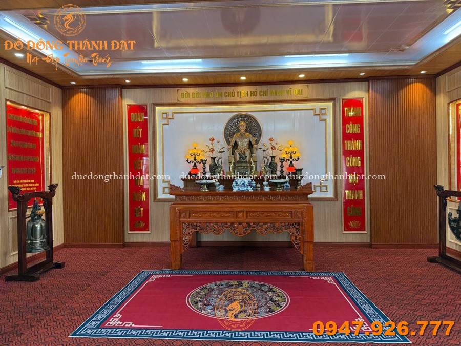 Tổng hợp 30+ mẫu phòng thờ Bác Hồ đẹp – Chuẩn mực, trang nghiêm và giàu ý nghĩa 15 Phong Tho Bac Ho Dep (1)