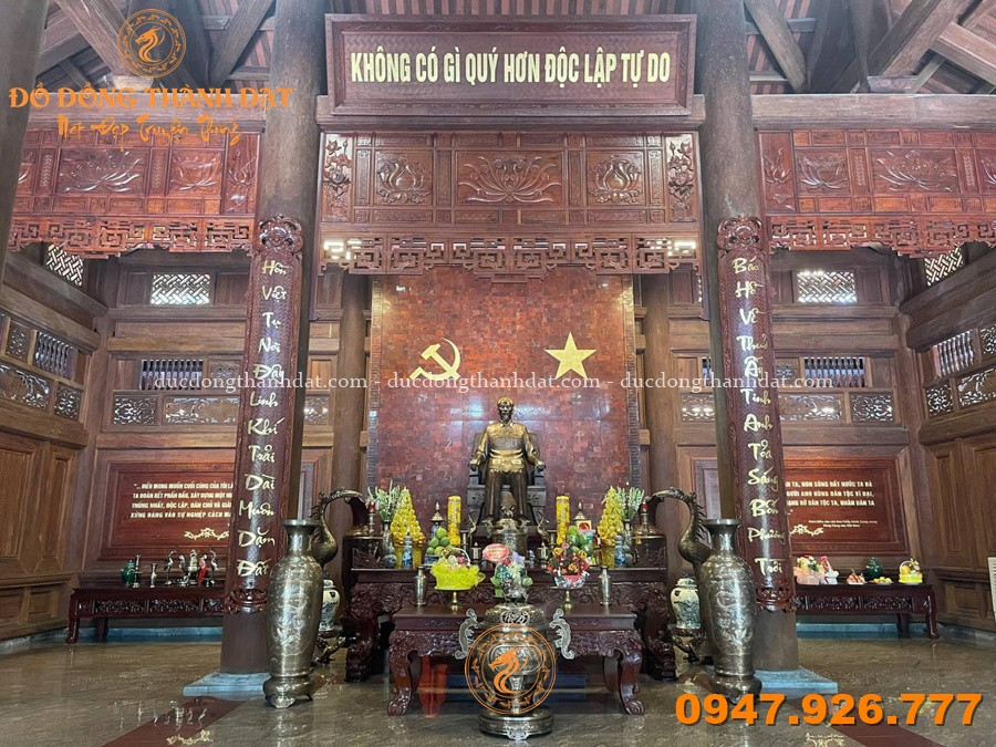 Tổng hợp 30+ mẫu phòng thờ Bác Hồ đẹp – Chuẩn mực, trang nghiêm và giàu ý nghĩa 24 Phong Tho Bac Ho Dep (12)