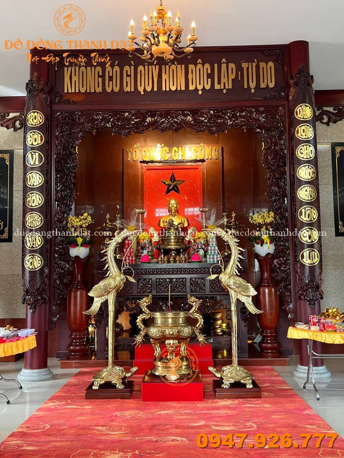 Tổng hợp 30+ mẫu phòng thờ Bác Hồ đẹp – Chuẩn mực, trang nghiêm và giàu ý nghĩa 7 Phong Tho Bac Ho Dep (15)