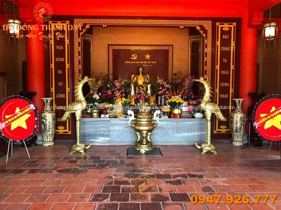 Tổng hợp 30+ mẫu phòng thờ Bác Hồ đẹp – Chuẩn mực, trang nghiêm và giàu ý nghĩa 21 Phong Tho Bac Ho Dep (18)