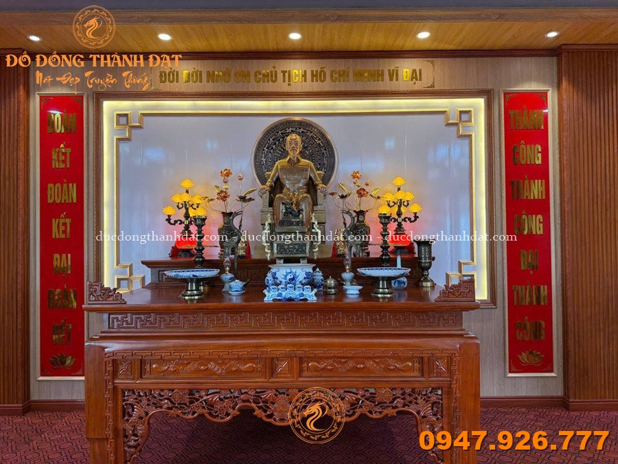 Tổng hợp 30+ mẫu phòng thờ Bác Hồ đẹp – Chuẩn mực, trang nghiêm và giàu ý nghĩa 17 Phong Tho Bac Ho Dep (2)