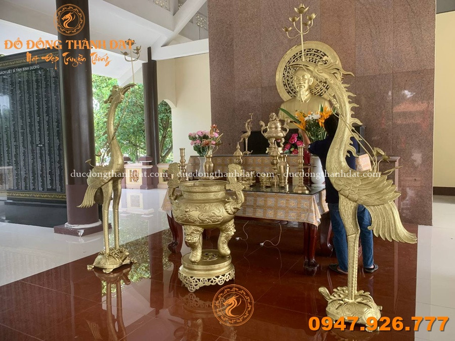 Tổng hợp 30+ mẫu phòng thờ Bác Hồ đẹp – Chuẩn mực, trang nghiêm và giàu ý nghĩa 13 Phong Tho Bac Ho Dep (24)