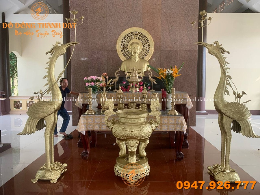 Tổng hợp 30+ mẫu phòng thờ Bác Hồ đẹp – Chuẩn mực, trang nghiêm và giàu ý nghĩa 12 Phong Tho Bac Ho Dep (27)