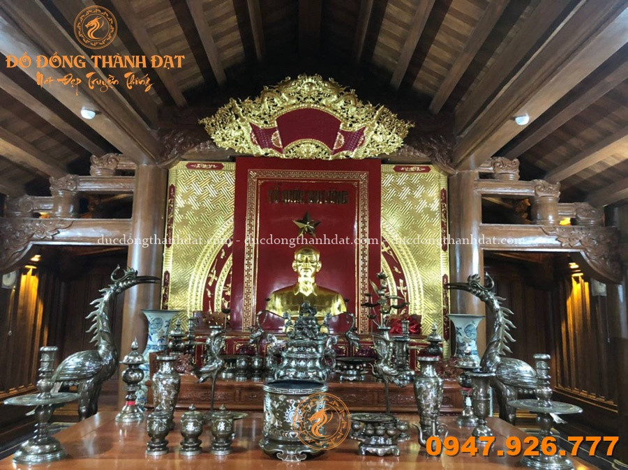 Tổng hợp 30+ mẫu phòng thờ Bác Hồ đẹp – Chuẩn mực, trang nghiêm và giàu ý nghĩa 22 Phong Tho Bac Ho Dep (28)