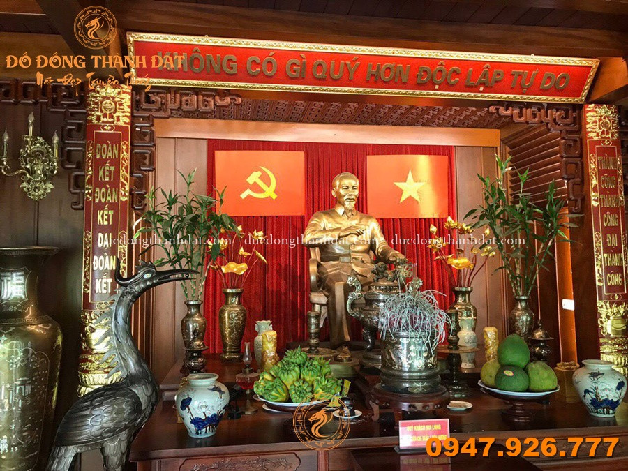 Tổng hợp 30+ mẫu phòng thờ Bác Hồ đẹp – Chuẩn mực, trang nghiêm và giàu ý nghĩa 1 Phong Tho Bac Ho Dep (29)