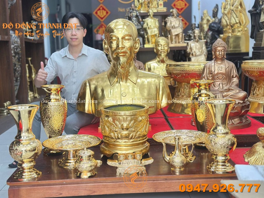 Tổng hợp 30+ mẫu phòng thờ Bác Hồ đẹp – Chuẩn mực, trang nghiêm và giàu ý nghĩa 30 Phong Tho Bac Ho Dep (4)