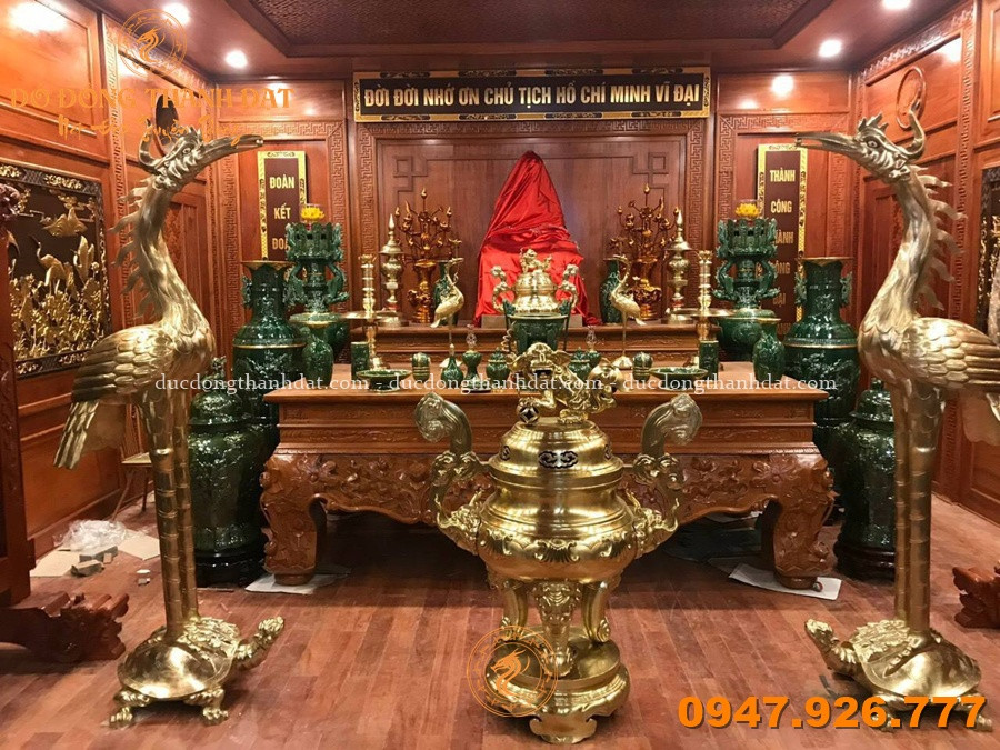 Tổng hợp 30+ mẫu phòng thờ Bác Hồ đẹp – Chuẩn mực, trang nghiêm và giàu ý nghĩa 8 Phong Tho Bac Ho Dep (7)