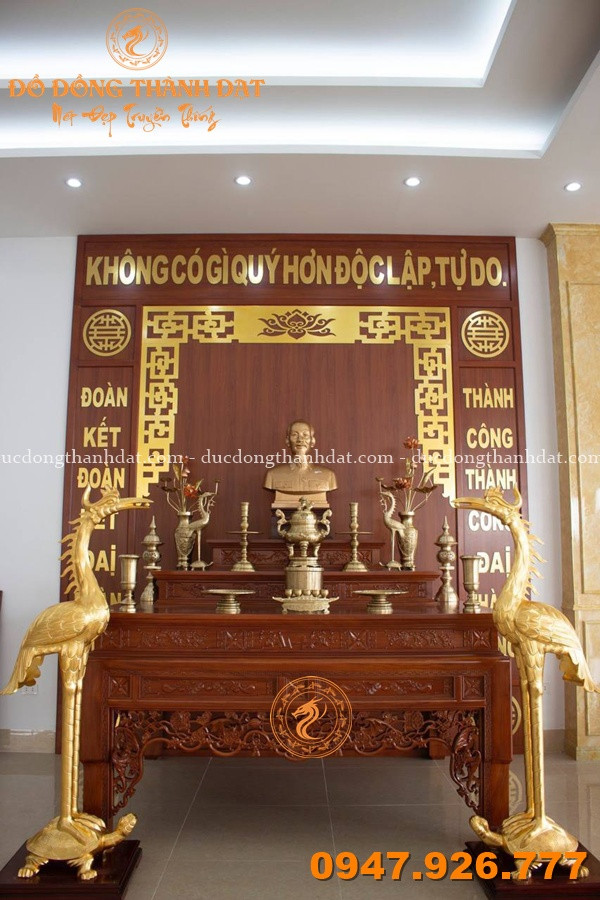 Tổng hợp 30+ mẫu phòng thờ Bác Hồ đẹp – Chuẩn mực, trang nghiêm và giàu ý nghĩa 10 Phong Tho Bac Ho Dep (9)