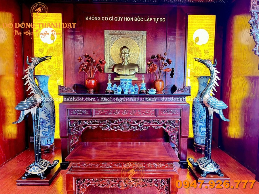 Tổng hợp 30+ mẫu phòng thờ Bác Hồ đẹp – Chuẩn mực, trang nghiêm và giàu ý nghĩa 5 Phong Tho Gia Tien Dep (49)