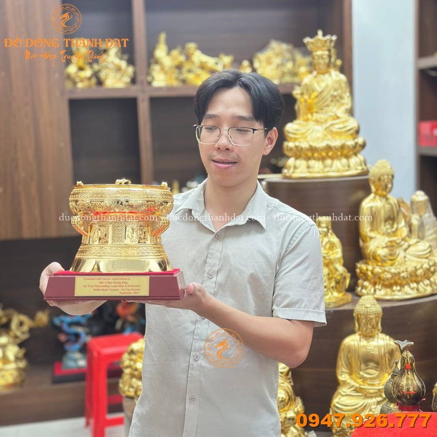 Quả Trống Đồng Mạ Vàng Cao Cấp – Biểu Tượng Văn Hóa & Quà Tặng Sang Trọng 9 trống đồng mạ vàng 20cm để bàn làm việc