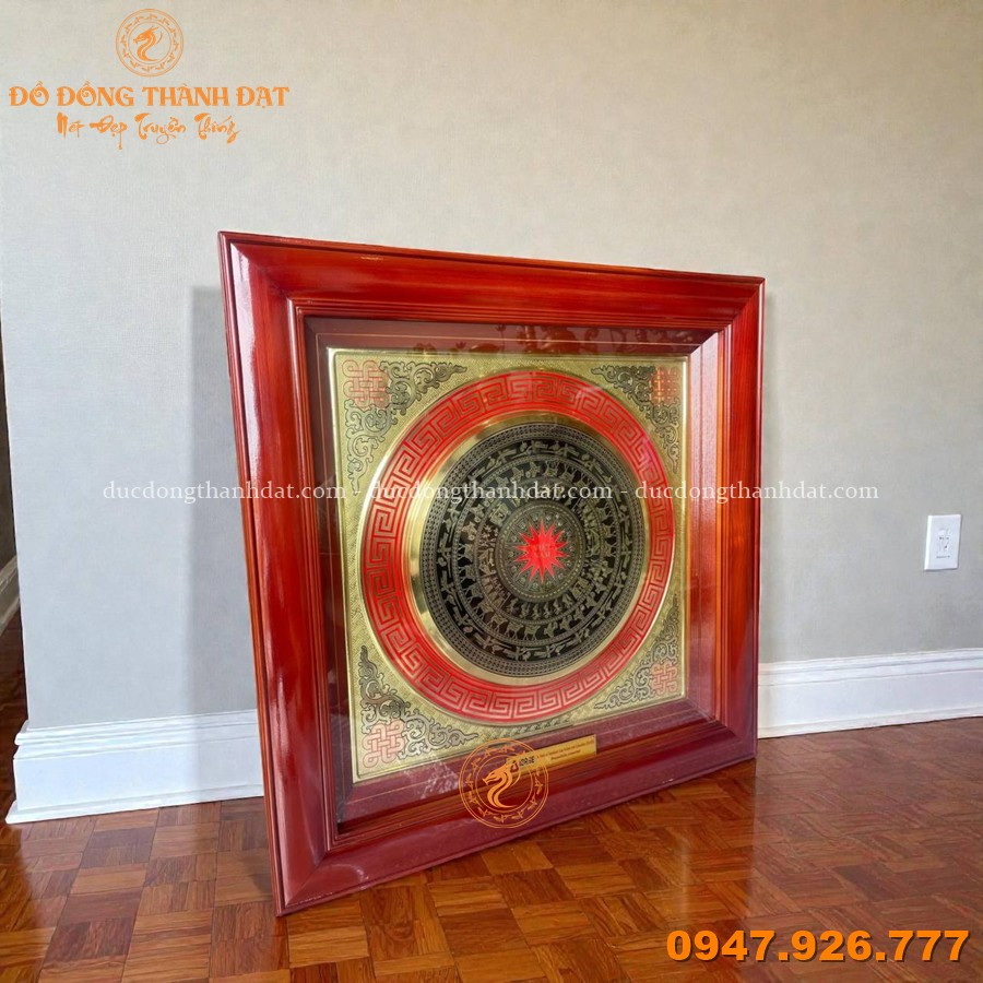 Tranh Trống Đồng CNC Mặt 30cm Khung Gỗ 60cm 2 Tranh Mat Trong Dong 30cm Khung 60 (2)