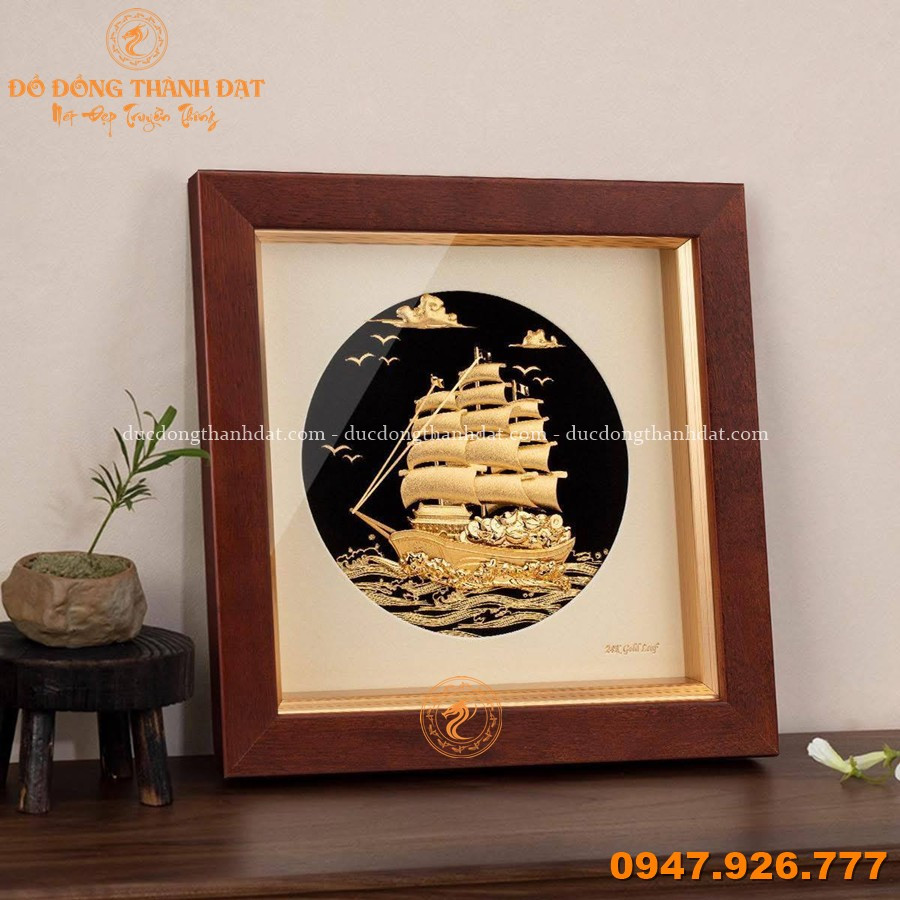 Quà tặng mạ vàng tặng sếp – Lựa chọn tinh tế thể hiện đẳng cấp và sự trân trọng 3 Tranh Thuan Buom Xuoi Gio Ma Vang 20cm (4)