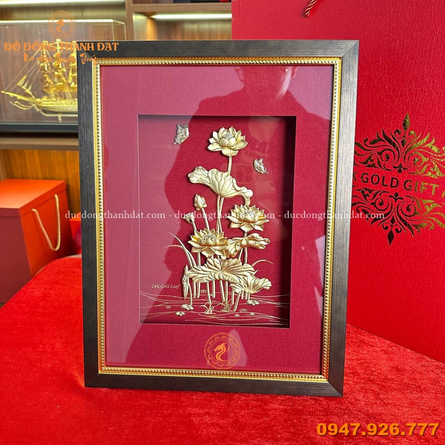 Tranh Hoa Sen Mạ Vàng 24k nền đỏ KT: 30x39cm 2 Tranh Hoa Sen Ma Vang 30x39 (5)