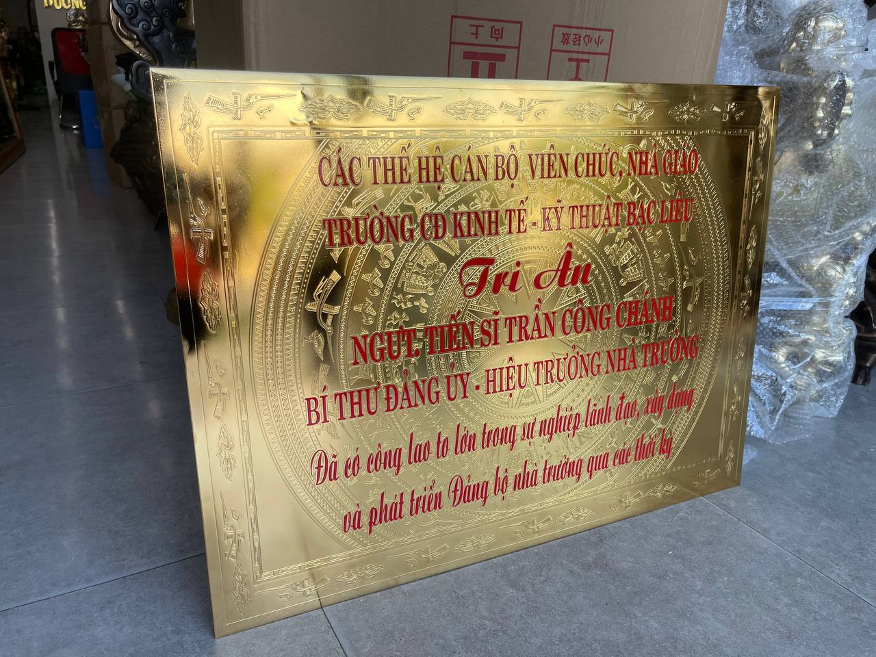 Nhận đặt quà tặng bằng đồng theo yêu cầu: Biểu trưng quốc huy, bảng vinh danh, kỷ niệm chương, quà tặng mạ vàng 24k 9 Bảng Vinh Danh Mạ Vàng Cao Cấp