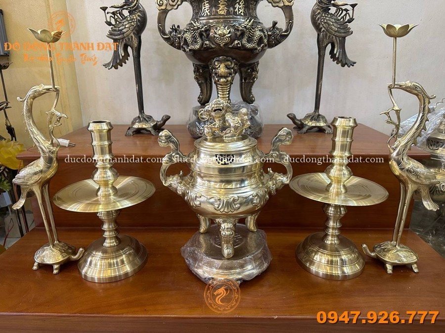 Vì Sao Nên Lựa Chọn Bộ Đỉnh Đồng Catut Cho Không Gian Thờ Cúng? 2 Bo Ngu Su Dong Catut 40cm (2)